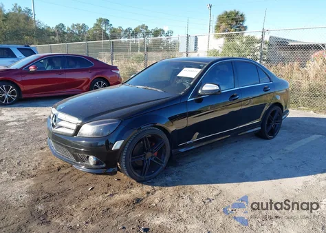 2009 Mercedes-Benz C 300 Luxury/Sport z USA, uszkodzony, nr VIN WDDGF54X79F217921